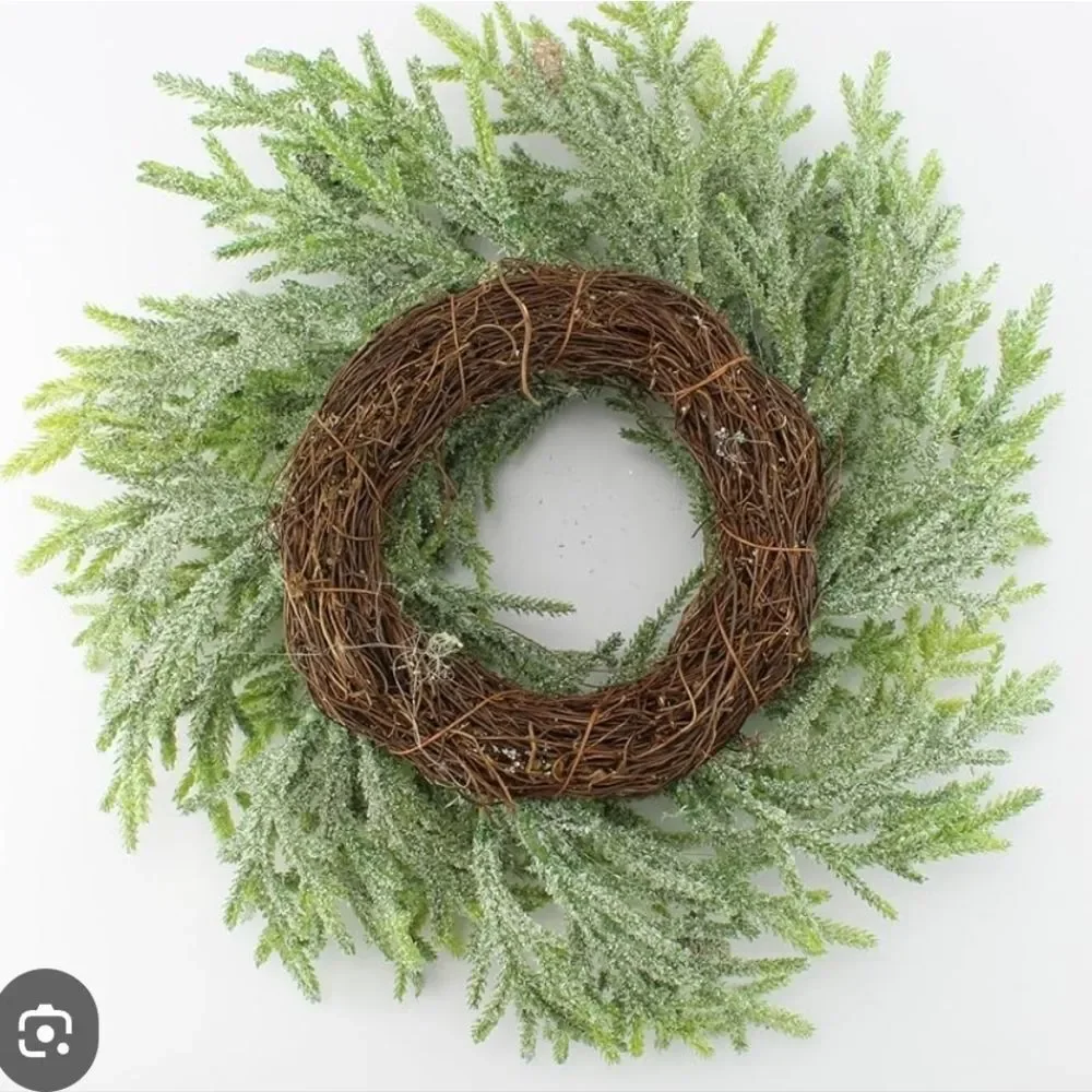 Elegant Green Holiday Wreath with Candle